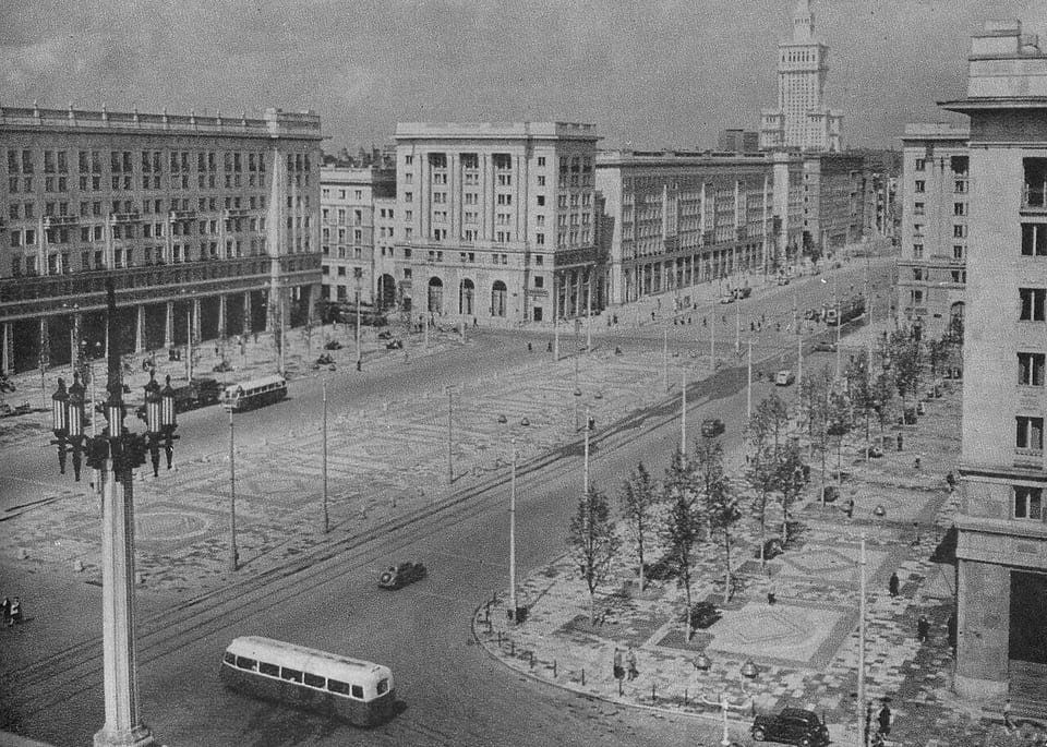 Plac Konstytucji w latach pięćdziesiątych