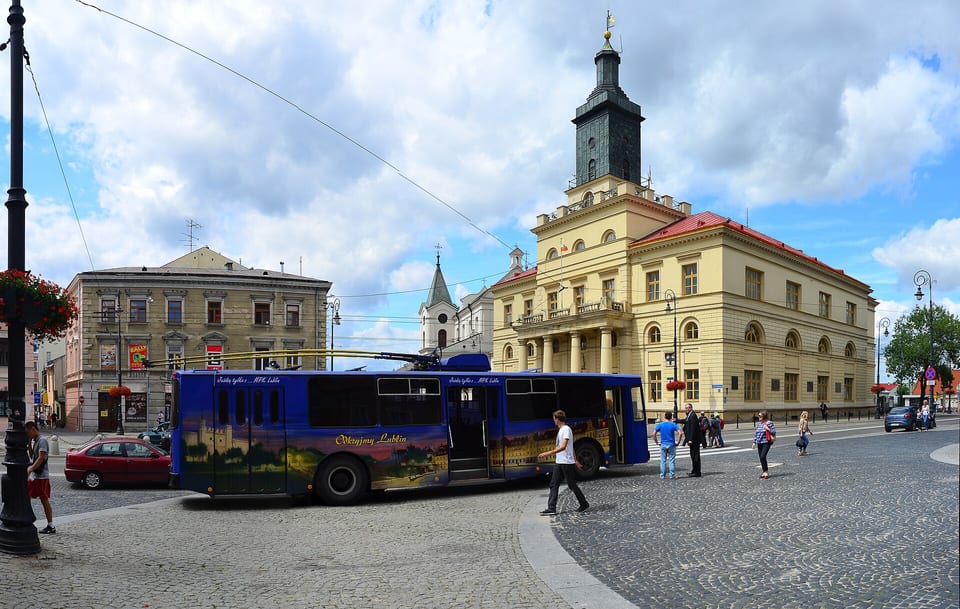 Trolejbus ZiU-9 „Ziutek” przed Ratuszem w Lublinie