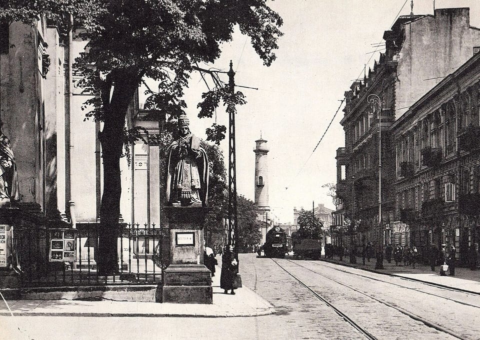 Ulica Chłodna w Warszawie z tramwajem linii 5, 1932