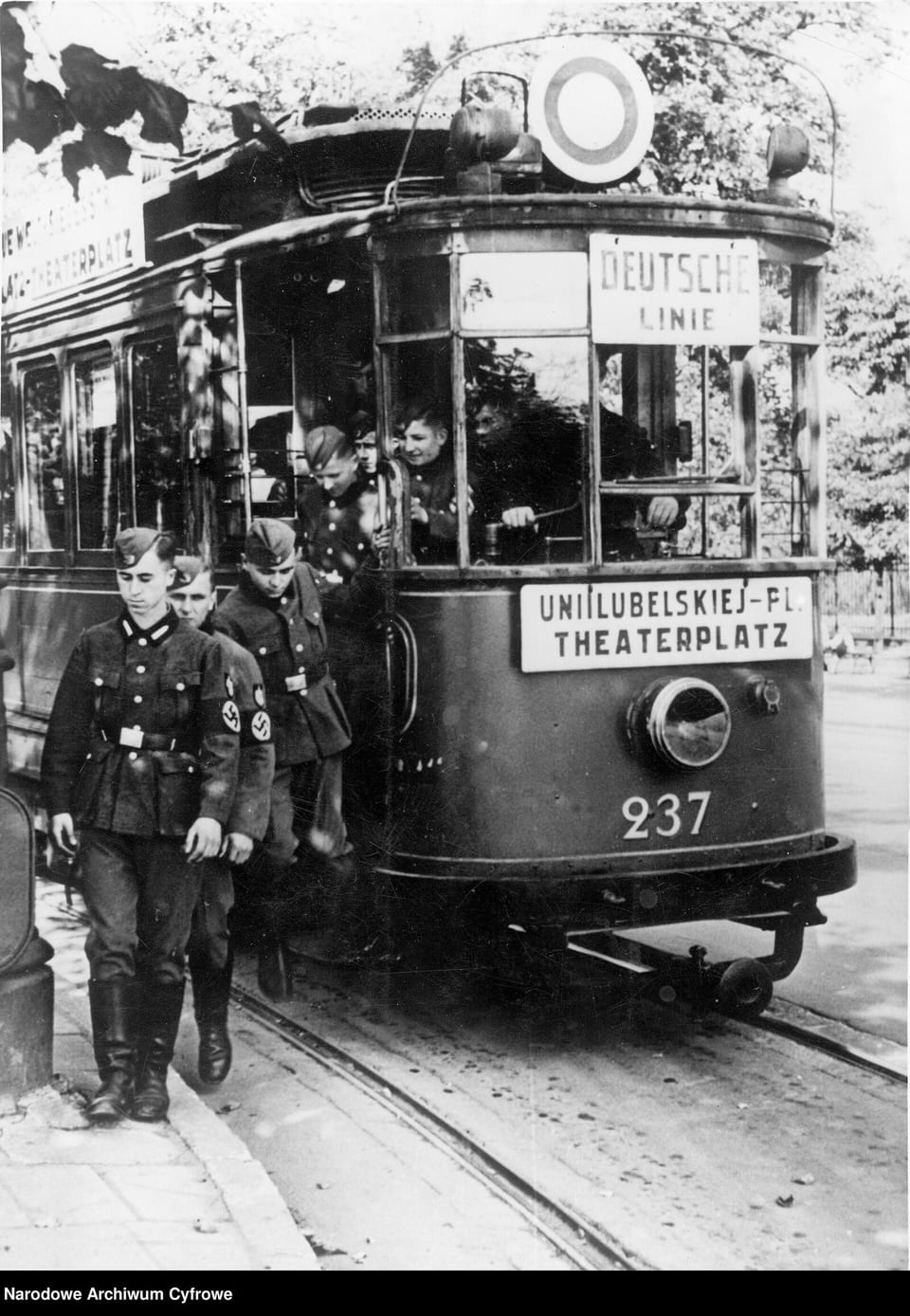Tramwaj linii 0 „Nur für Deutsche” w okupowanej Warszawie, 1942