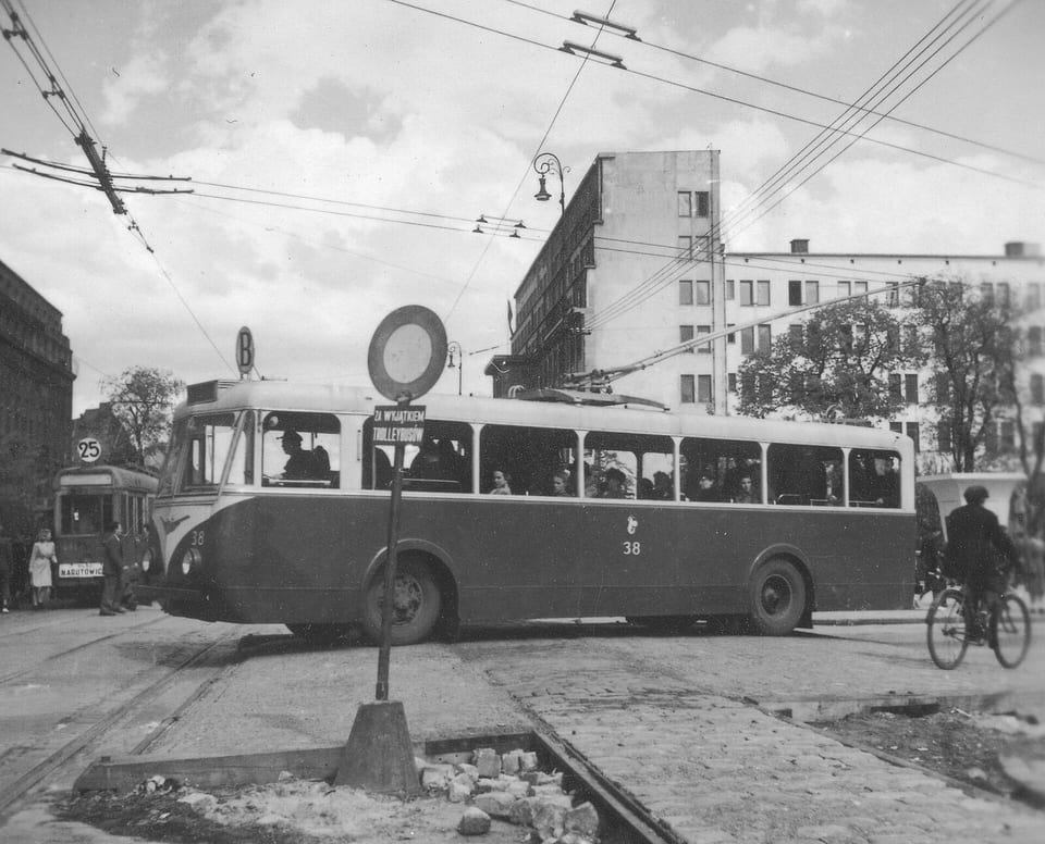 Trolejbus Vetra VBR linii B w Alejach Jerozolimskich, 1948