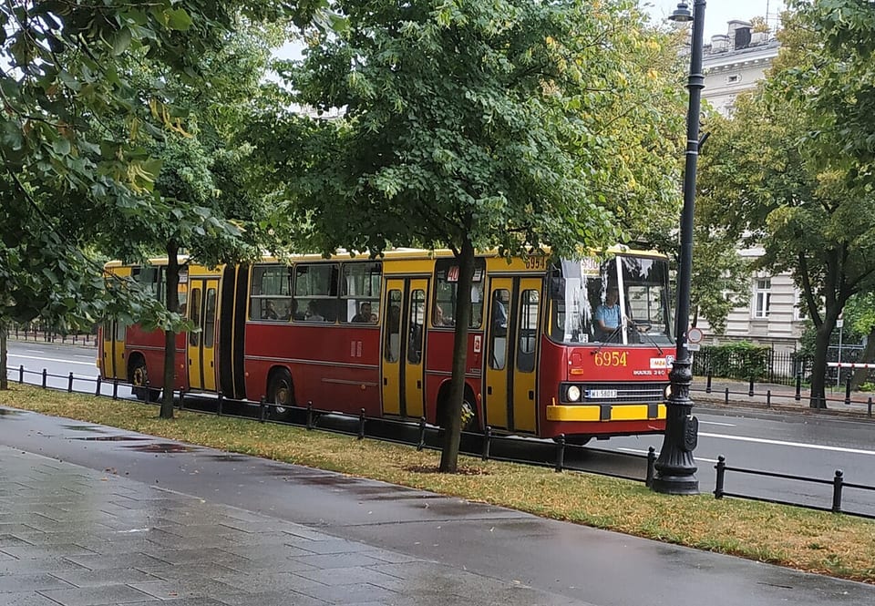 Ikarus 280 w Alejach Ujazdowskich w Warszawie