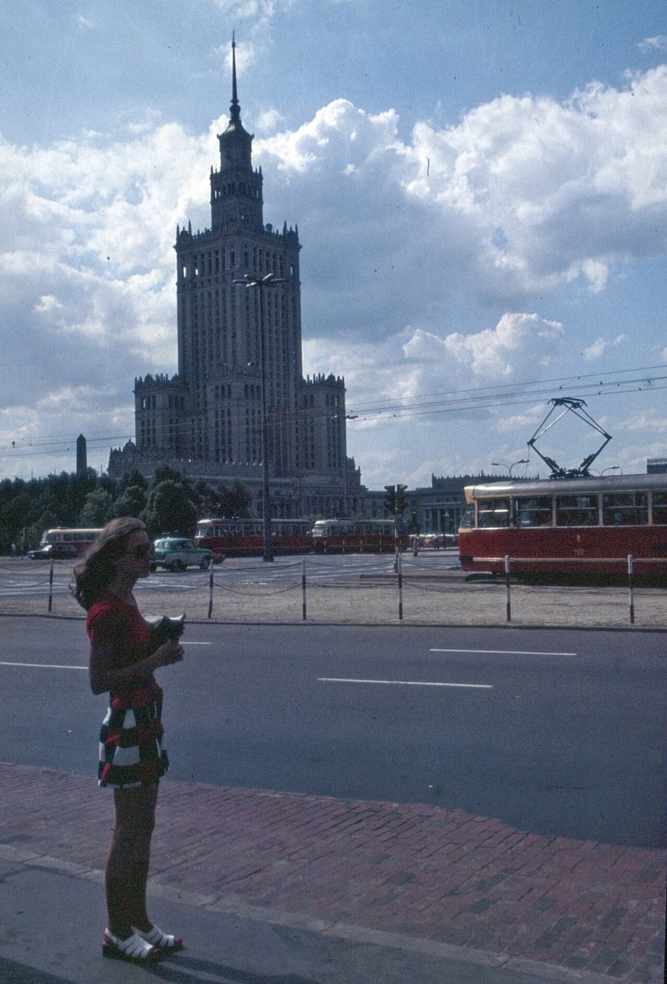 Tramwaj Konstal 13N pod Pałacem Kultury w Warszawie, 1975